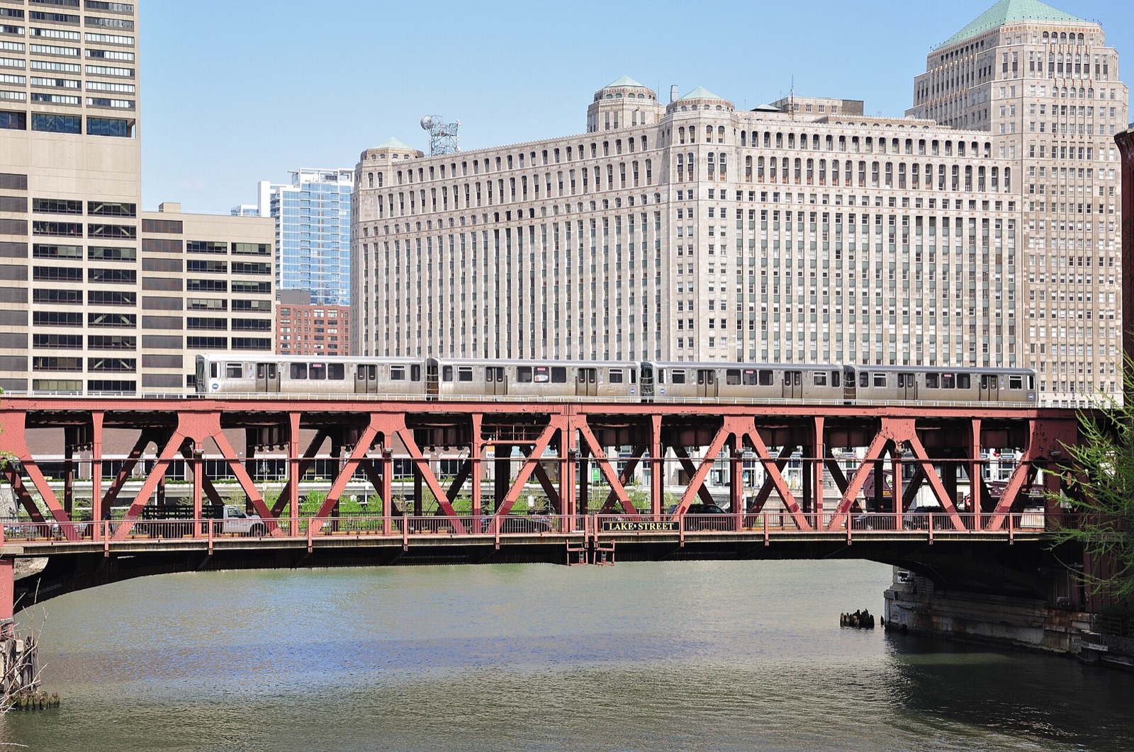Chicago L train crossing the Lake Street bridge over the Chicago River